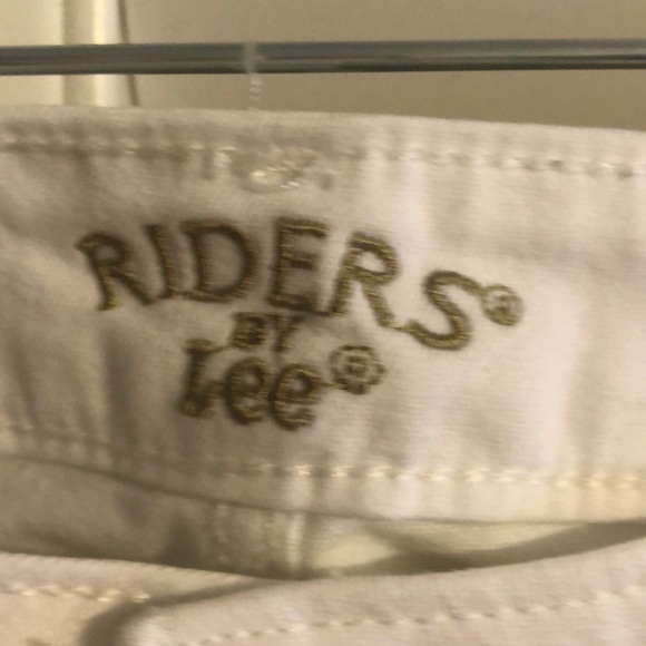 Ladies Riders by Lee White Capri Jeans. - Picture 2 of 3